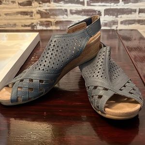 Gently worn Earth sandals, Velcro closure at ankle.  Very comfortable shoes.